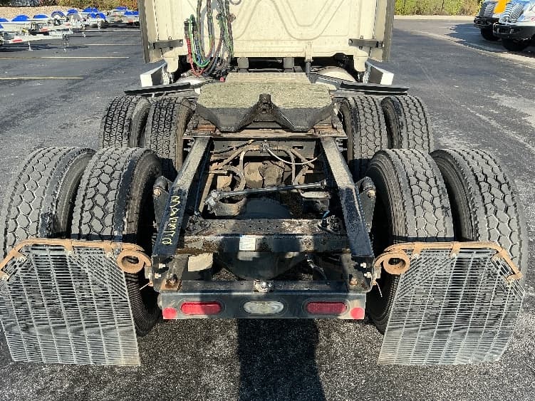 2022 Freightliner Cascadia — photo 6