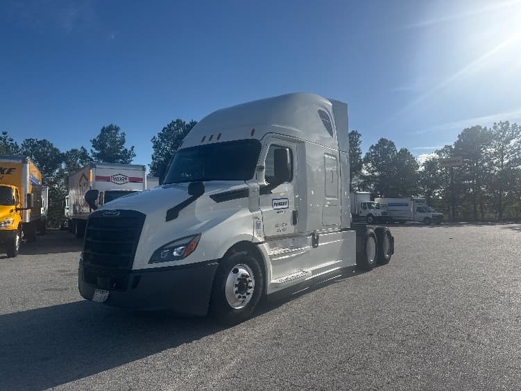 2022 Freightliner Cascadia — photo 3