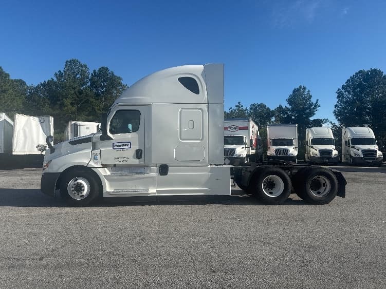 2022 Freightliner Cascadia — photo 4