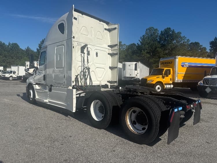 2022 Freightliner Cascadia — photo 5