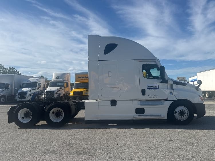 2022 Freightliner Cascadia — photo 8