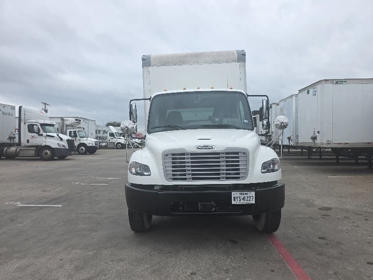 2021 Freightliner M2 106 — photo 2