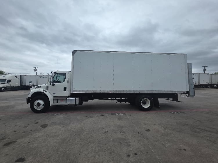 2021 Freightliner M2 106 — photo 4