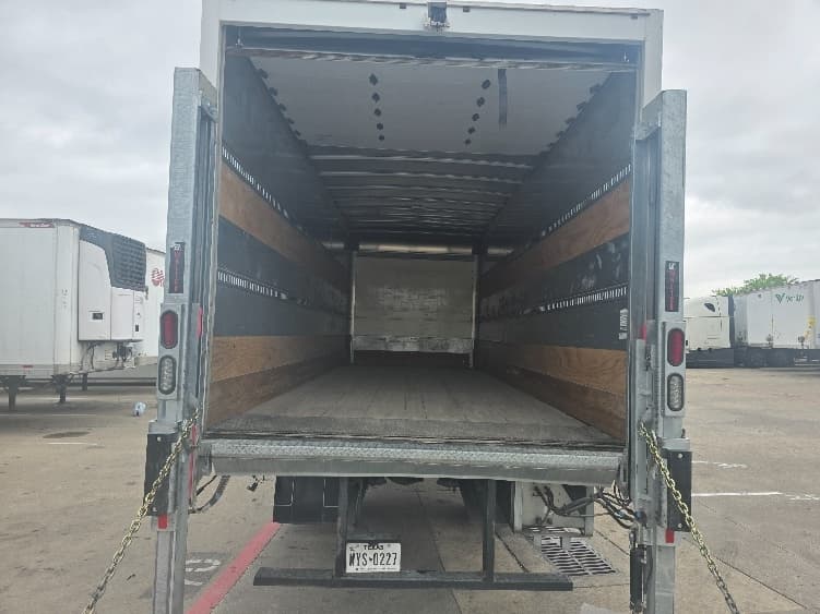 2021 Freightliner M2 106 — photo 8