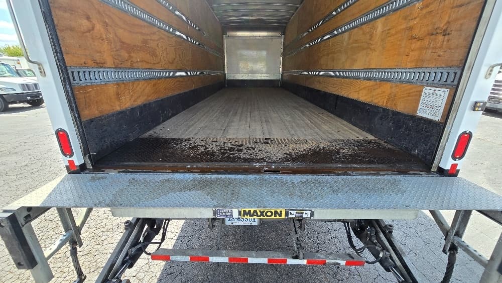 2021 Freightliner M2 106 — photo 10