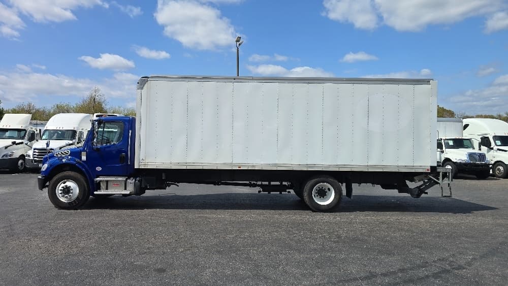 2021 Freightliner M2 106 — photo 4