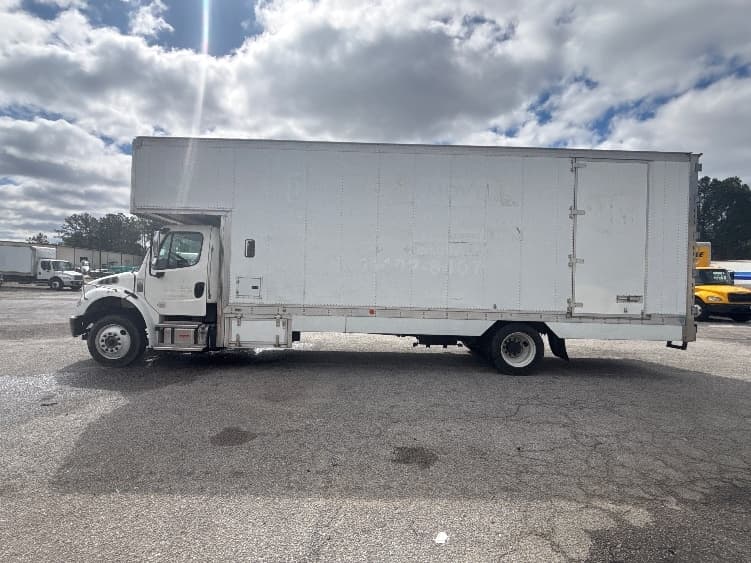 2021 Freightliner M2 106 — photo 4