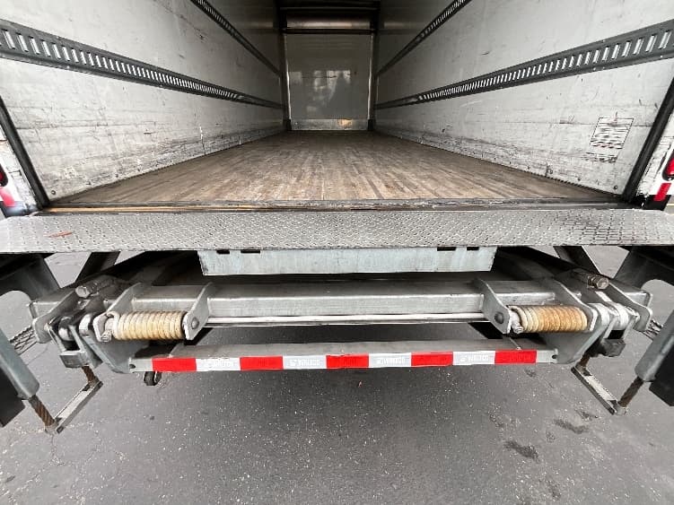 2021 Freightliner M2 106 — photo 10