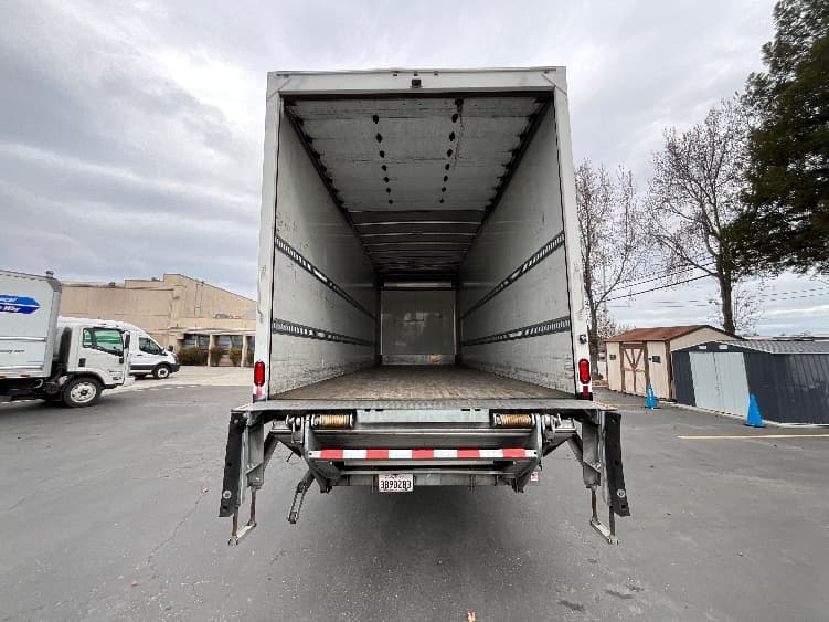 2021 Freightliner M2 106 — photo 8