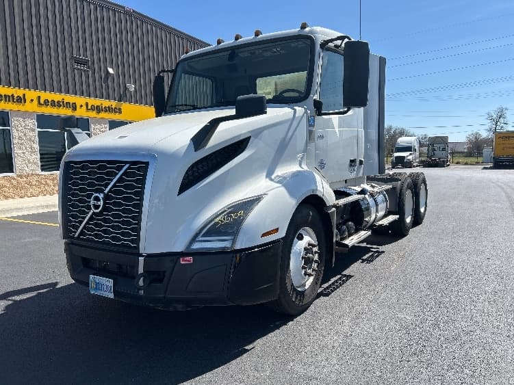 2022 Volvo VNL 300 — photo 3