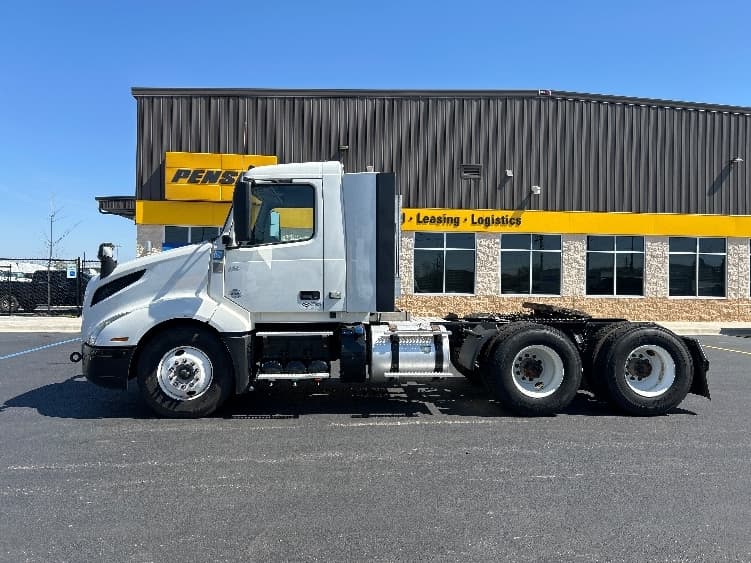 2022 Volvo VNL 300 — photo 4