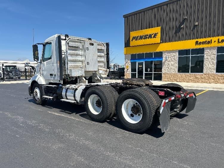 2022 Volvo VNL 300 — photo 5