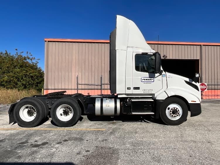 2022 Volvo VNL 300 — photo 8
