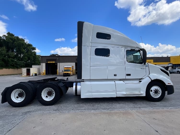 2022 Volvo VNL 760 — photo 8