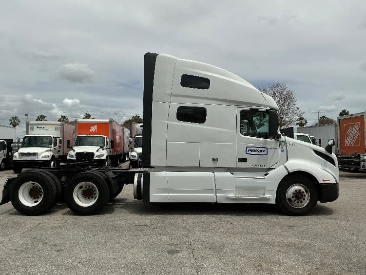 2022 Volvo VNL 760 — photo 8