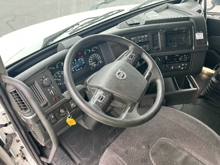 2022 Volvo VNL 760 — photo 10