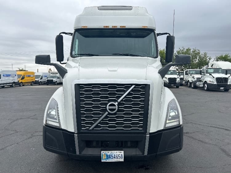 2022 Volvo VNL 760 — photo 2