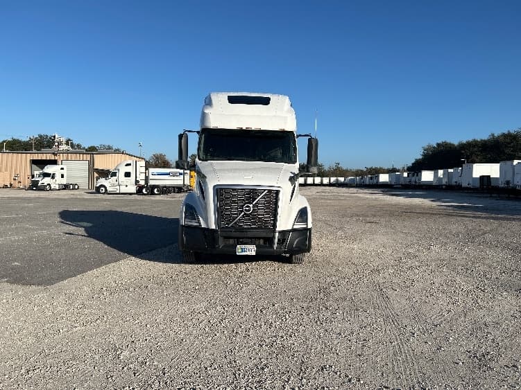 2022 Volvo VNL 760 — photo 2