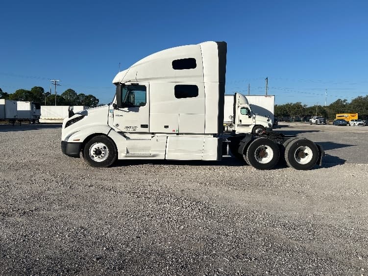 2022 Volvo VNL 760 — photo 4