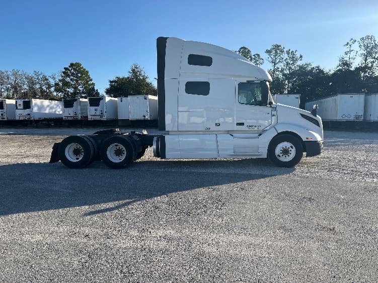 2022 Volvo VNL 760 — photo 8