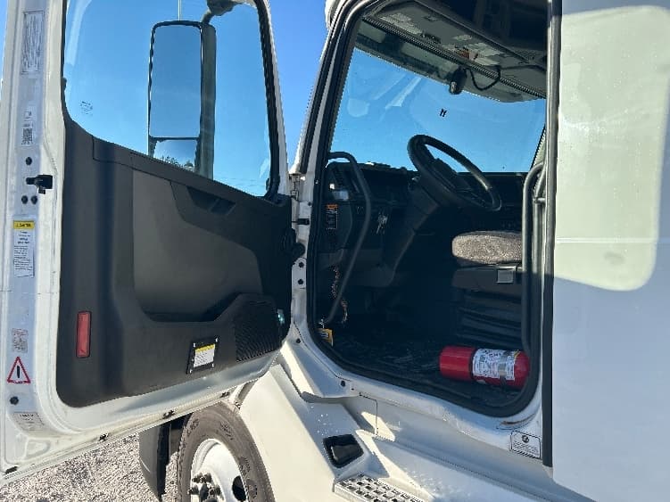 2022 Volvo VNL 760 — photo 9