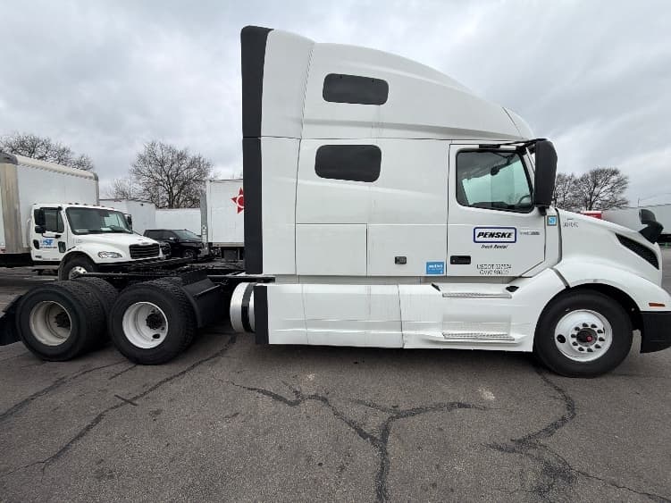 2022 Volvo VNL 760 — photo 8