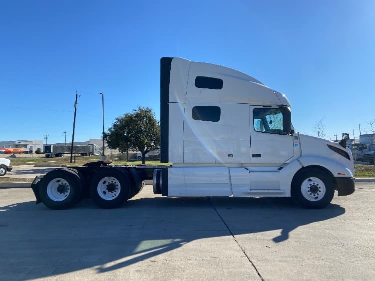 2022 Volvo VNL 760 — photo 8