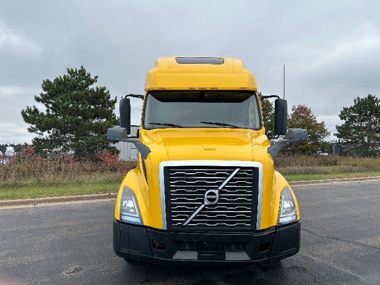 2022 Volvo VNL 760 — photo 2