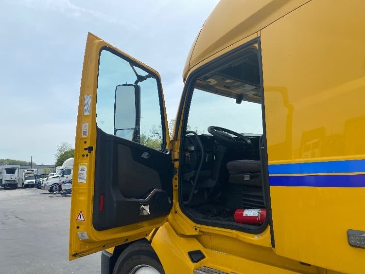 2022 Volvo VNL 760 — photo 9