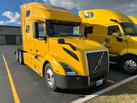 2022 Volvo VNL 760 — photo 2