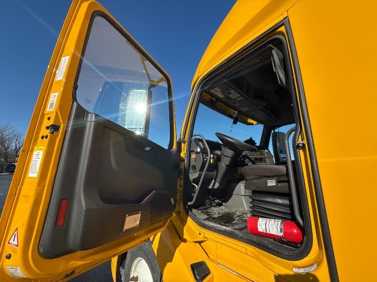 2022 Volvo VNL 760 — photo 9