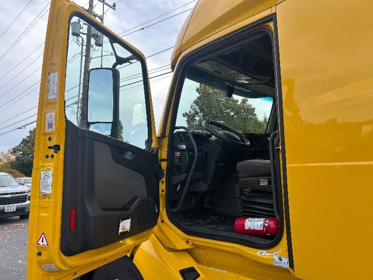 2022 Volvo VNL 760 — photo 9