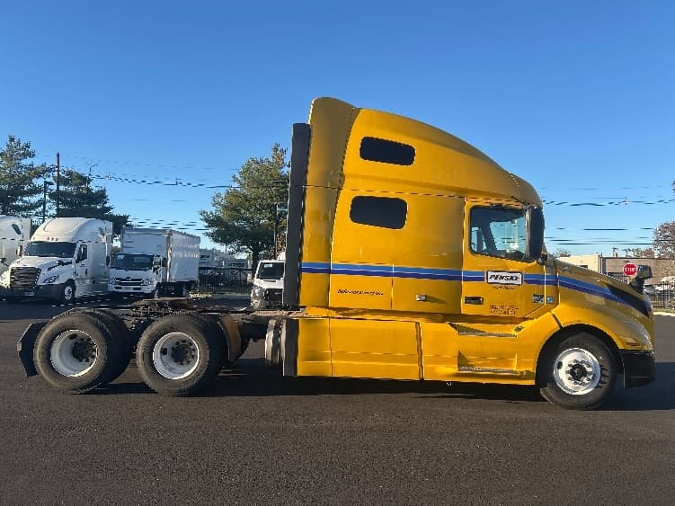 2022 Volvo VNL 760 — photo 8