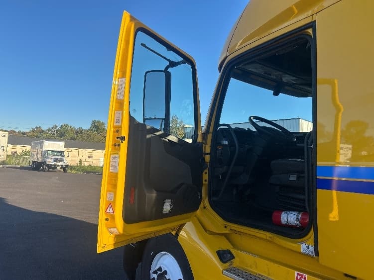 2022 Volvo VNL 760 — photo 9