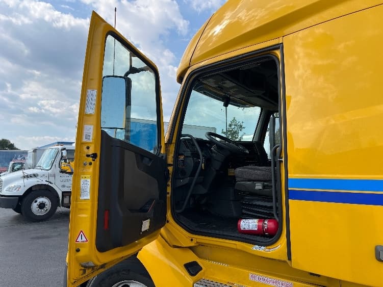 2022 Volvo VNL 760 — photo 8