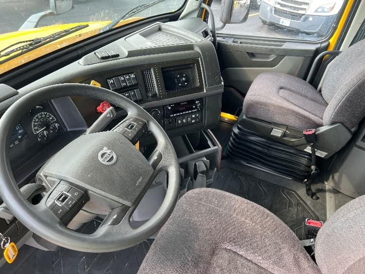 2022 Volvo VNL 760 — photo 9