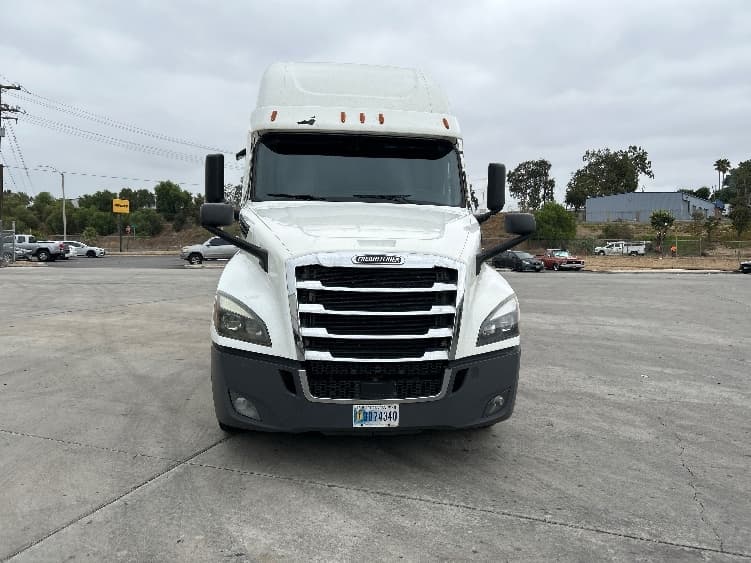 2021 Freightliner Cascadia — photo 2