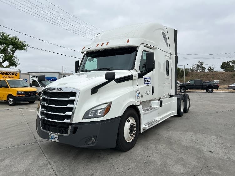 2021 Freightliner Cascadia — photo 3