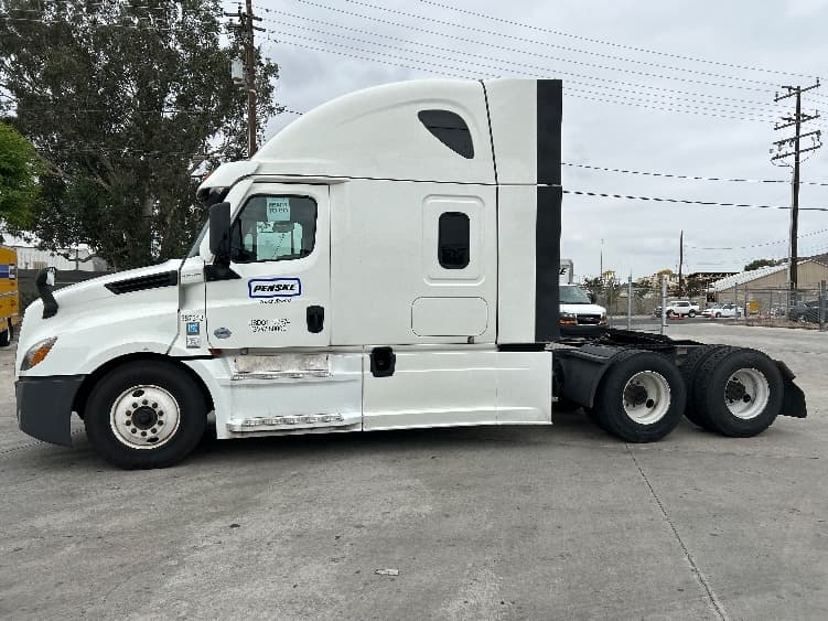 2021 Freightliner Cascadia — photo 4