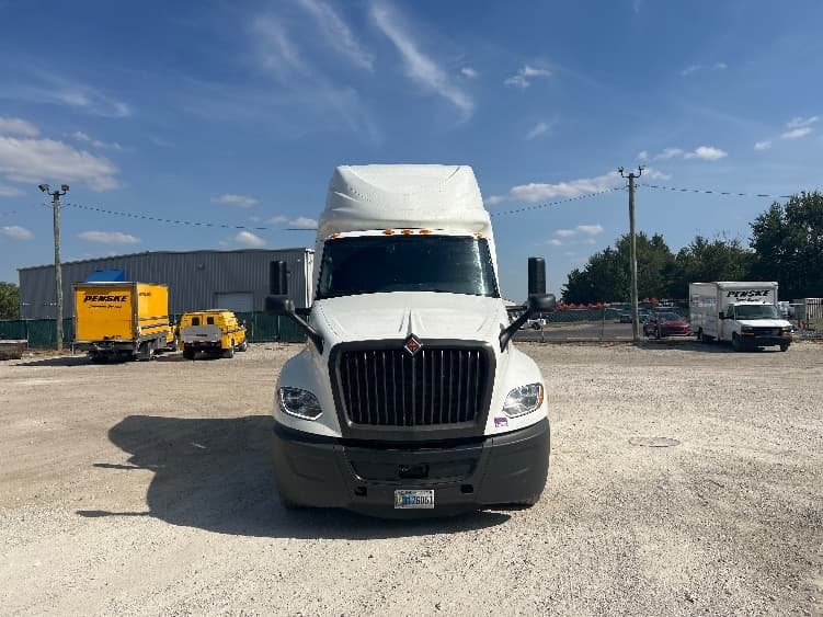 2022 International LT — photo 2