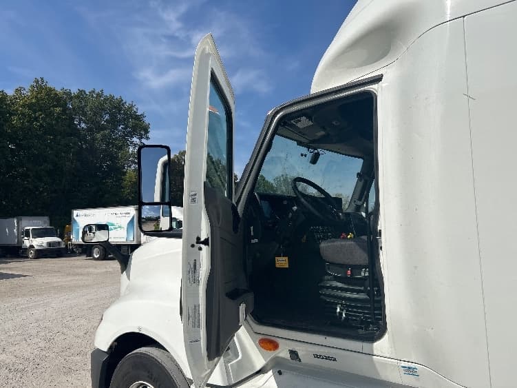 2022 International LT — photo 9