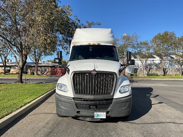 2022 International LT — photo 2