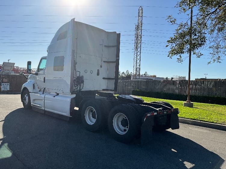 2022 International LT — photo 5