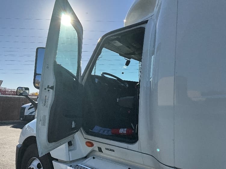 2022 International LT — photo 8