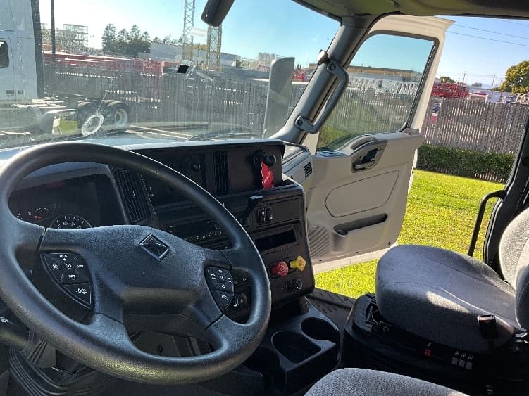 2022 International LT — photo 9