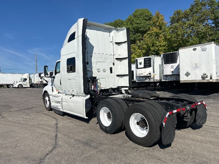 2022 International LT — photo 5