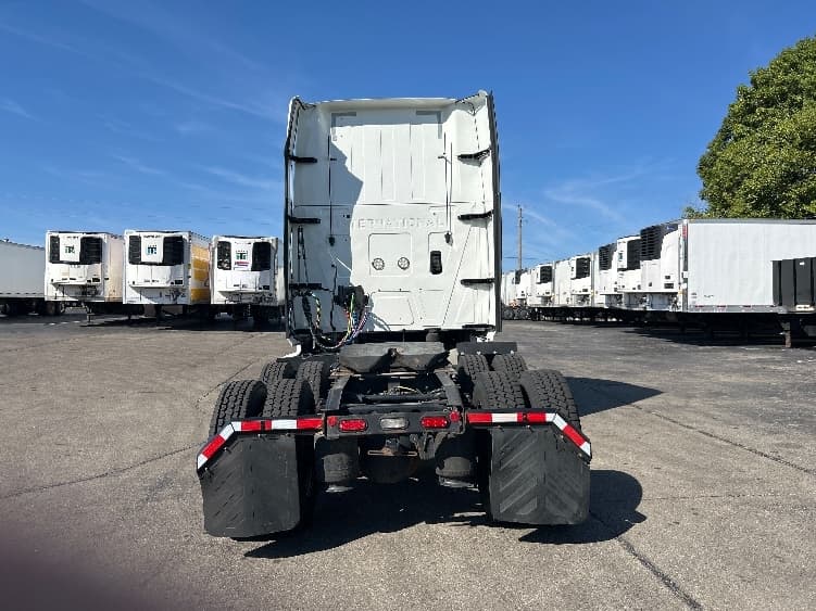 2022 International LT — photo 6