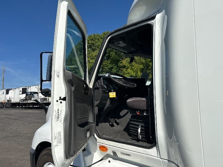 2022 International LT — photo 9