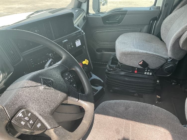 2022 International LT — photo 10