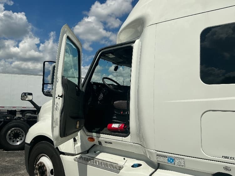 2022 International LT — photo 9